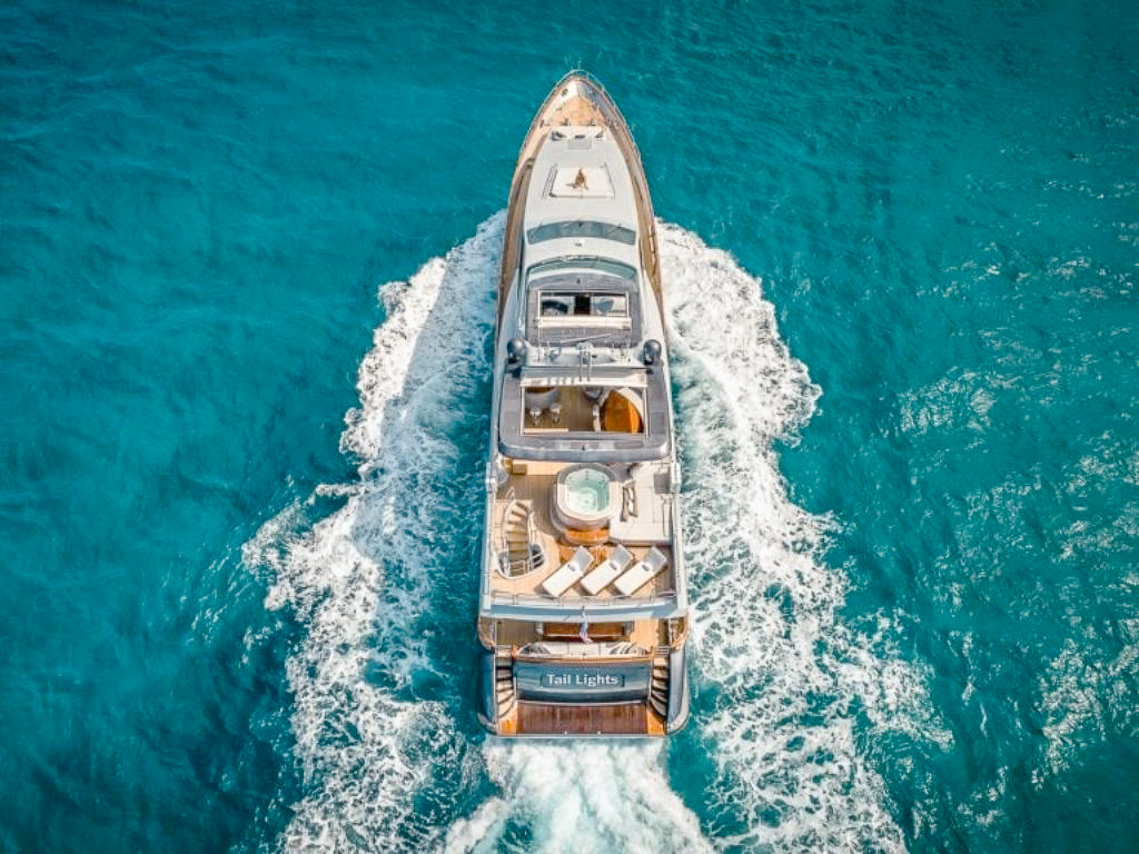 116 Azimut II yacht main deck lounge area