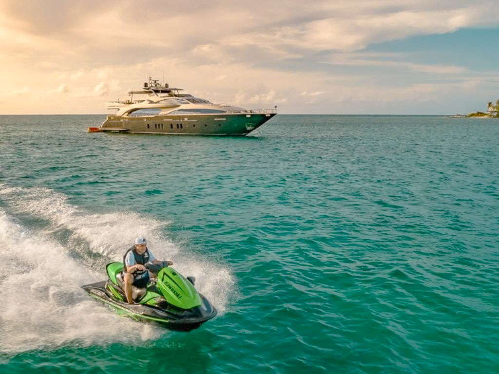 Interior salon of 116 Azimut II yacht