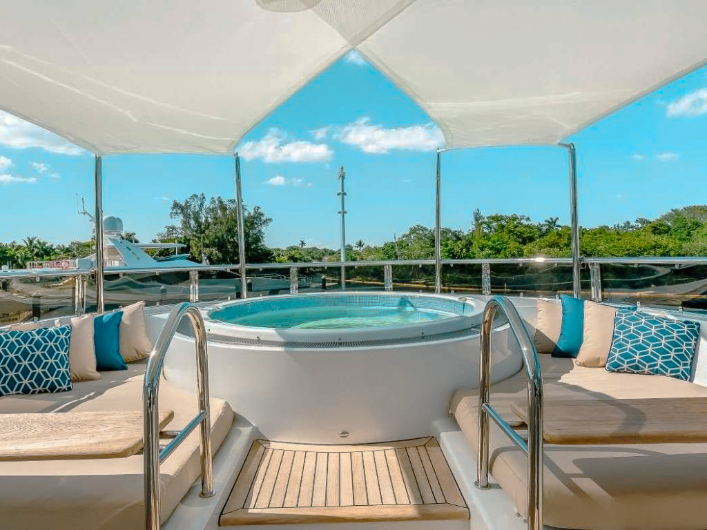 The 141 Ares Marine yacht anchored in a beautiful Caribbean cove