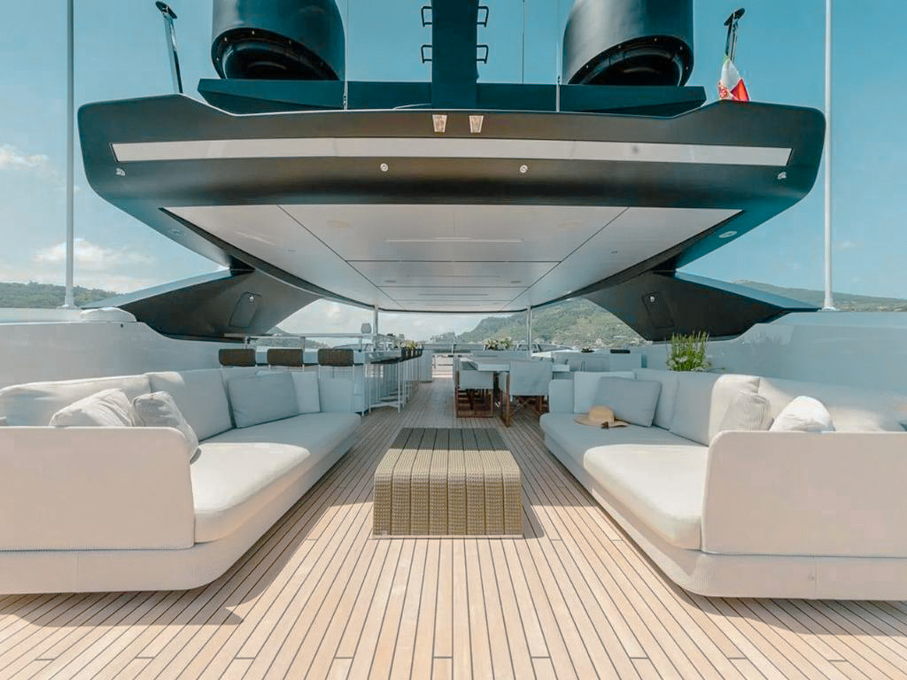Stern view of 170 San Lorenzo with open swimming platform