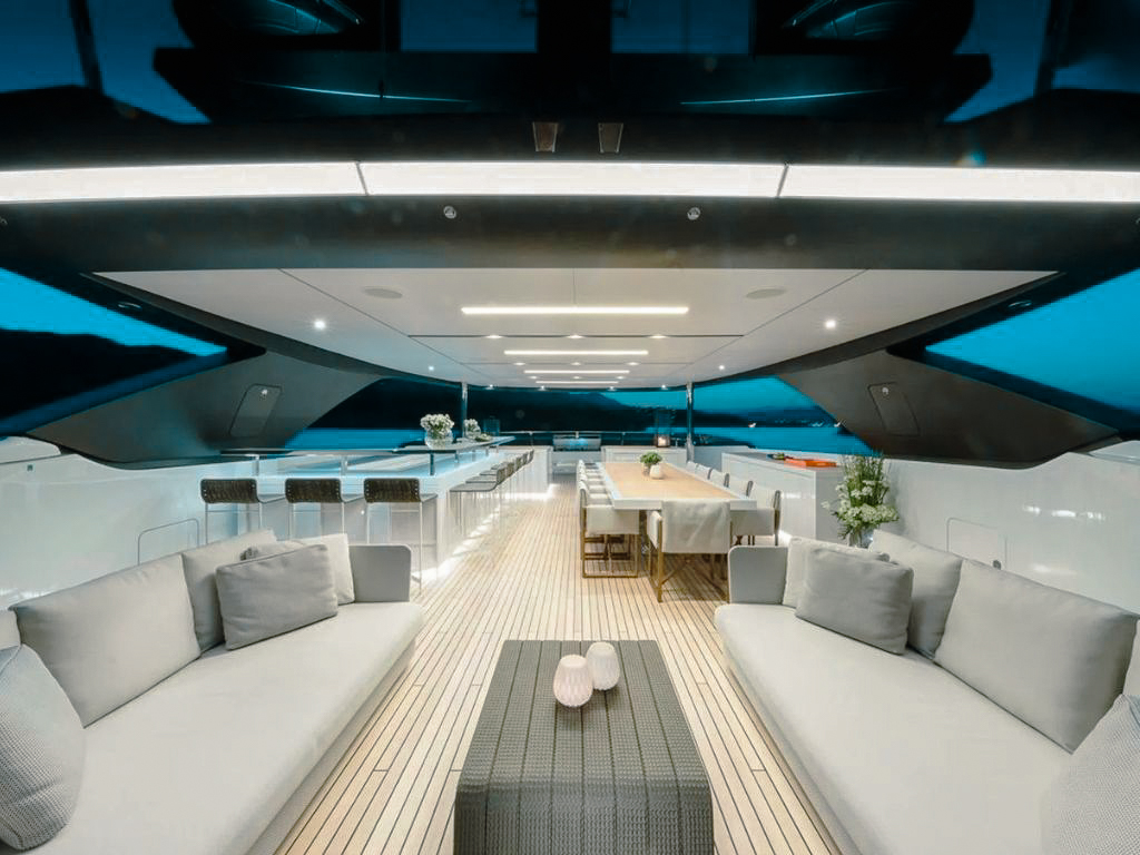 People enjoying the beach club of 170 San Lorenzo yacht