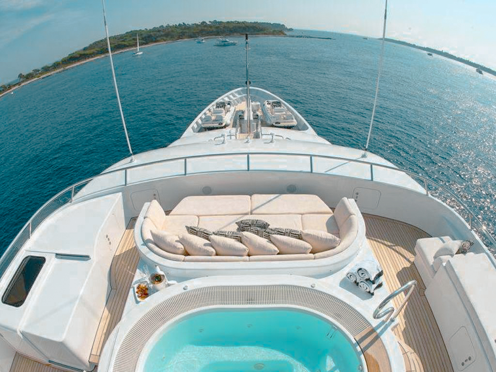 Luxurious master cabin on 176 Feadship with large bed and windows