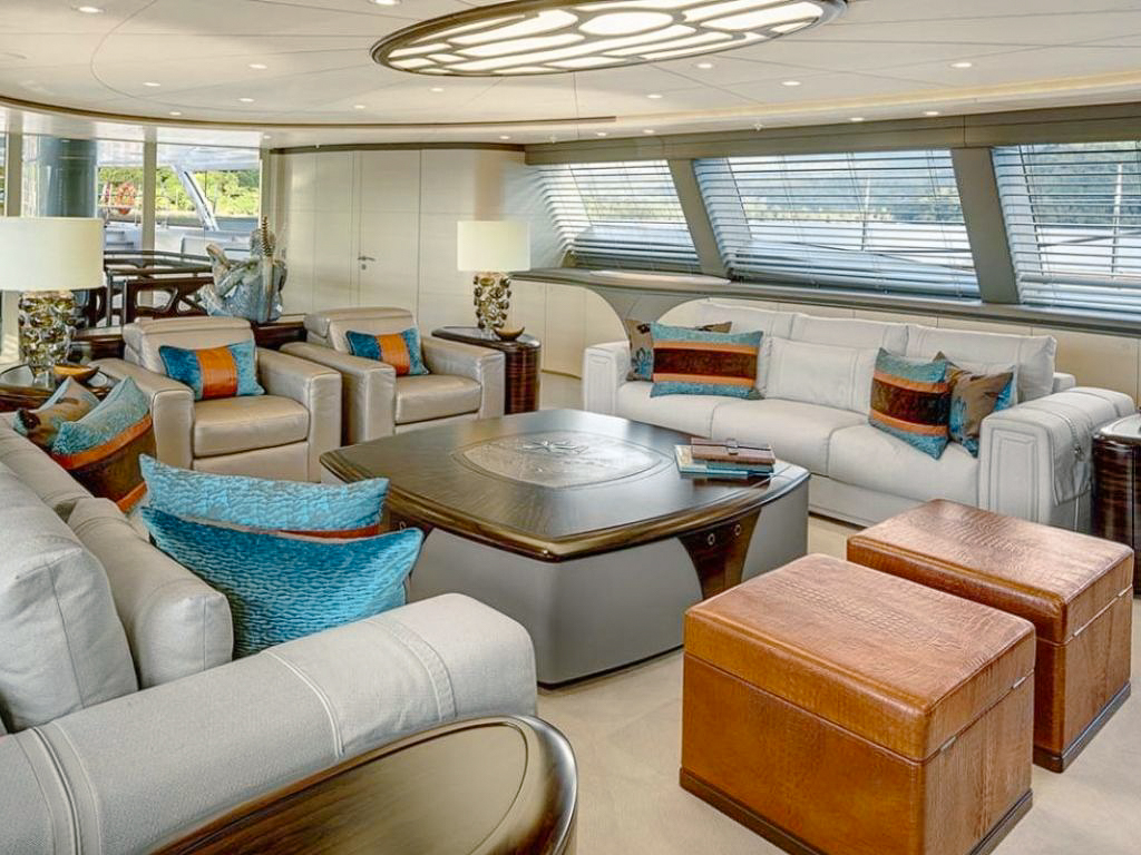 185 Alloy yacht exterior at anchor