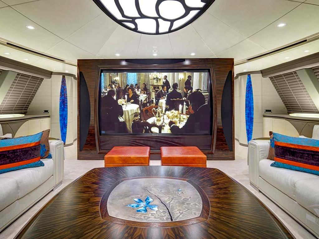 185 Alloy yacht exterior stern