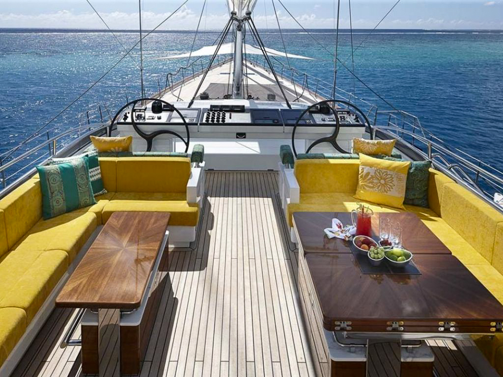185 Alloy yacht exterior at sea