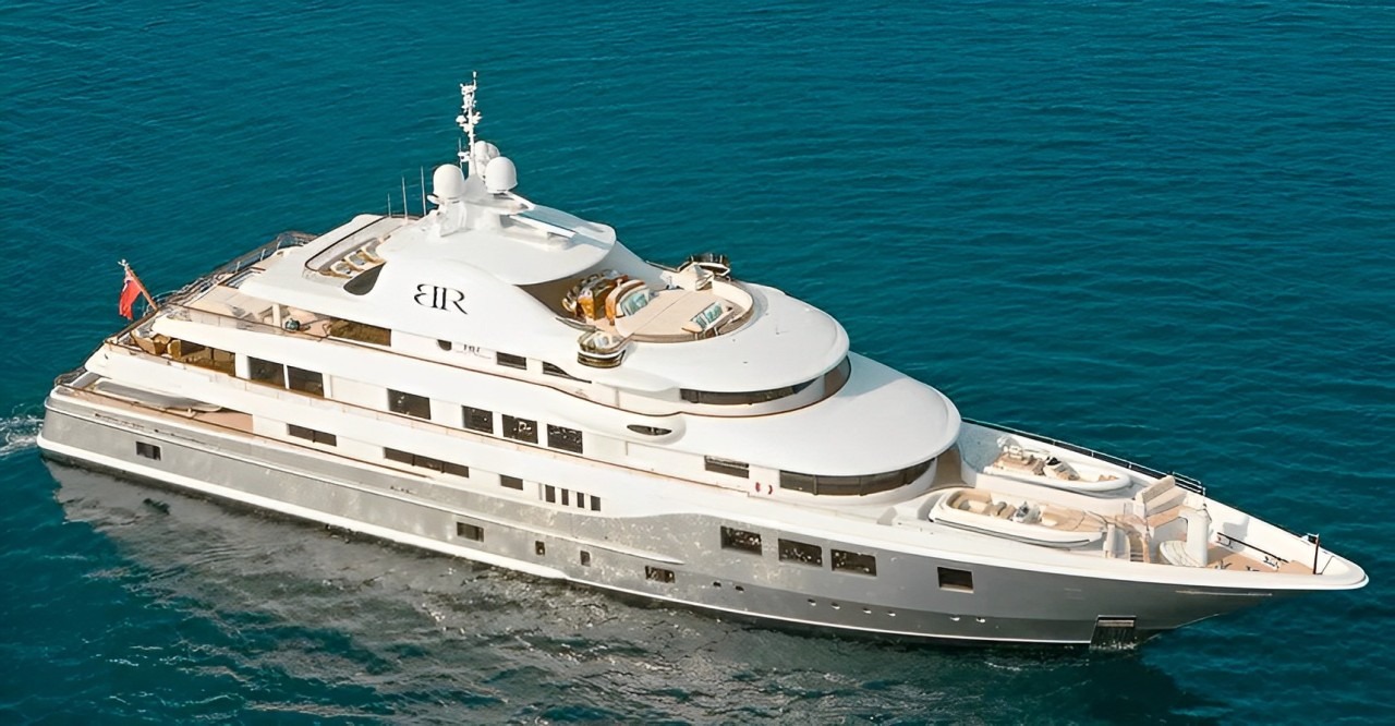 205 Icon yacht cruising in the Caribbean