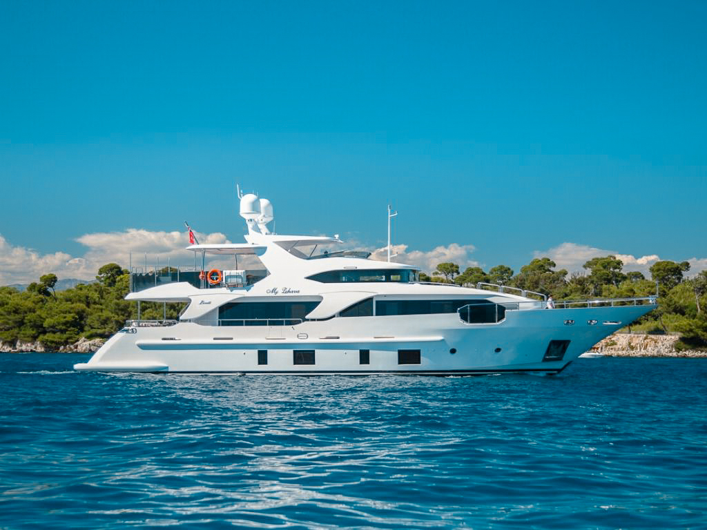 Side view of 92 Benetti yacht cruising in France