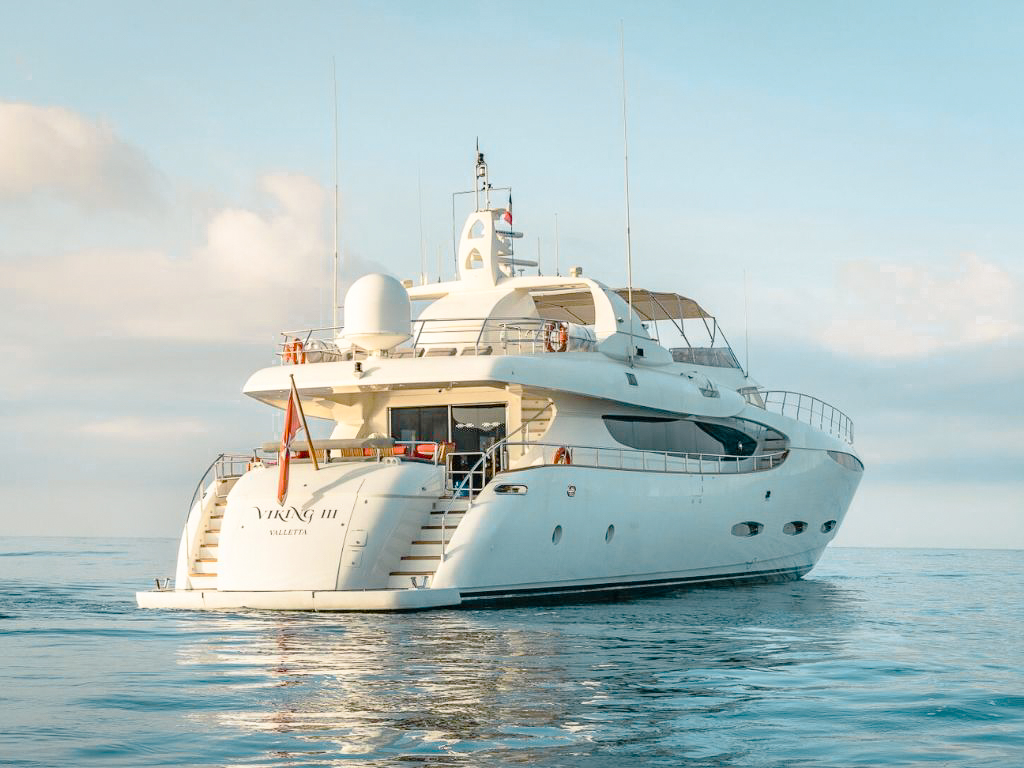 115 Notika yacht cruising in France