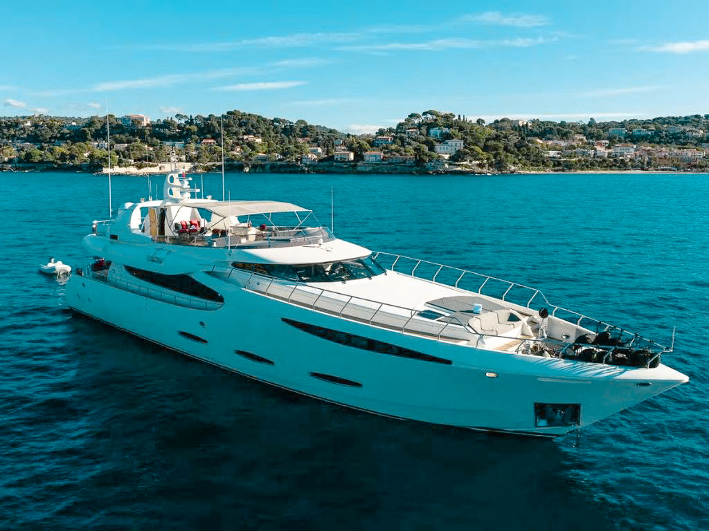 115 Notika deck space yacht charter