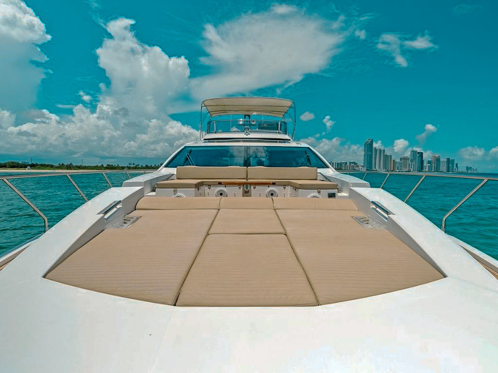 View of the stern and swimming platform of the 77 Azimut yacht