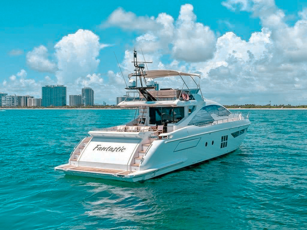 Master cabin of the 77 Azimut yacht with a large bed