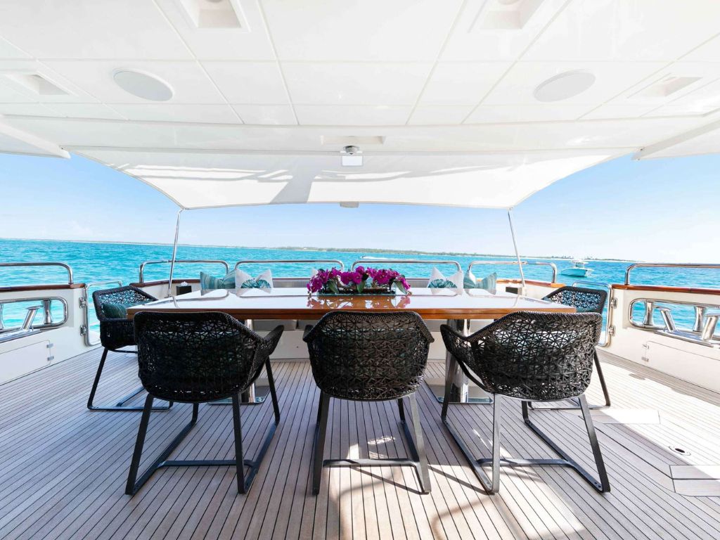 Spacious outdoor dining setup on the 105 Azimut II yacht
