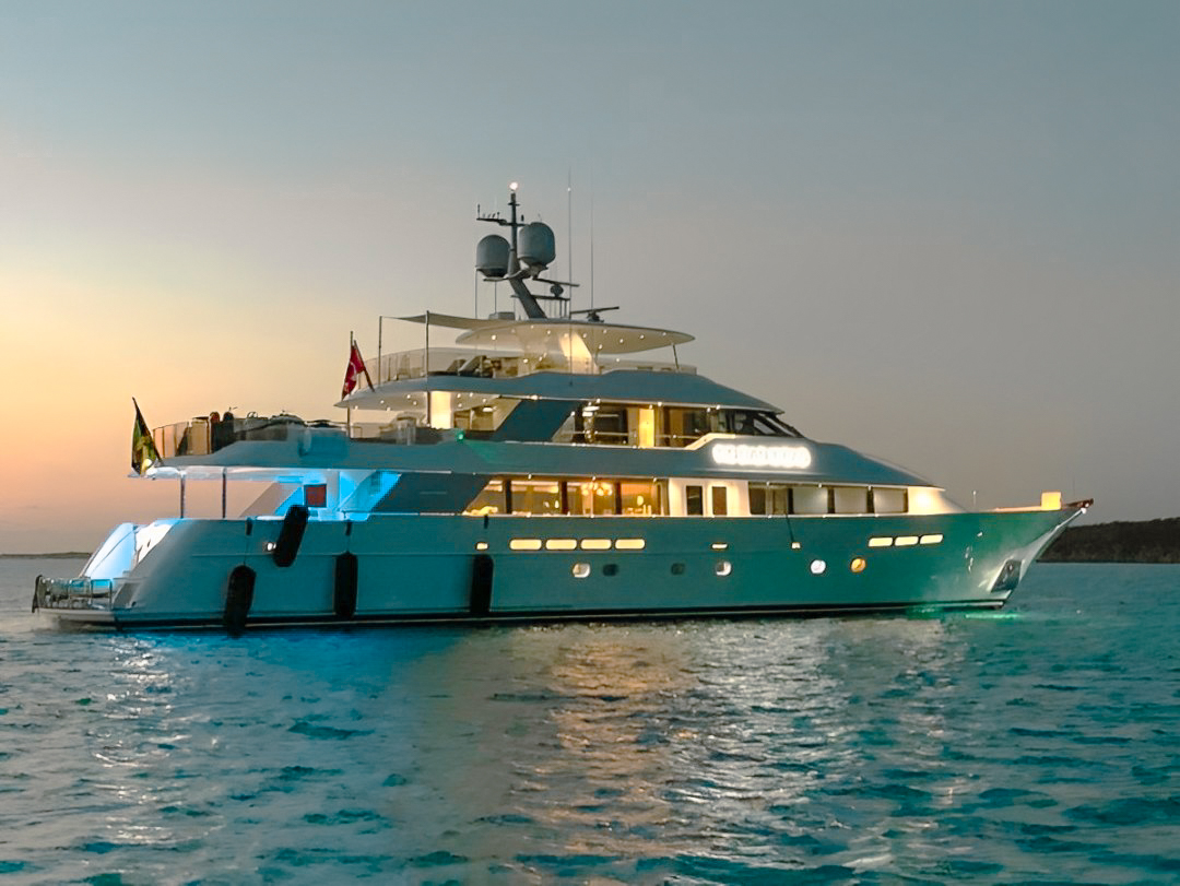 Jacuzzi on 130 Westport yacht deck