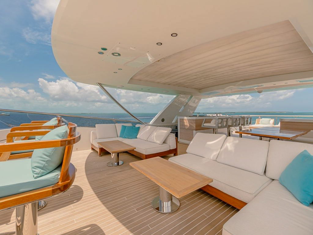 125 Benetti yacht with waterslide and water toys