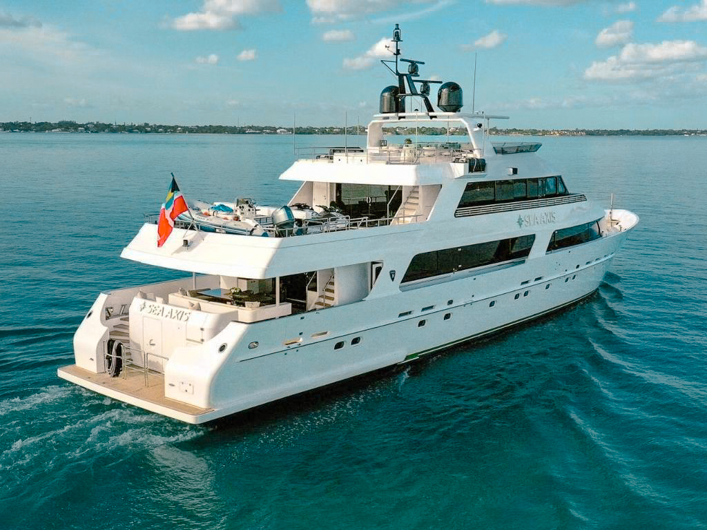 A look at the sundeck and jacuzzi on 125 Heesen yacht_4
