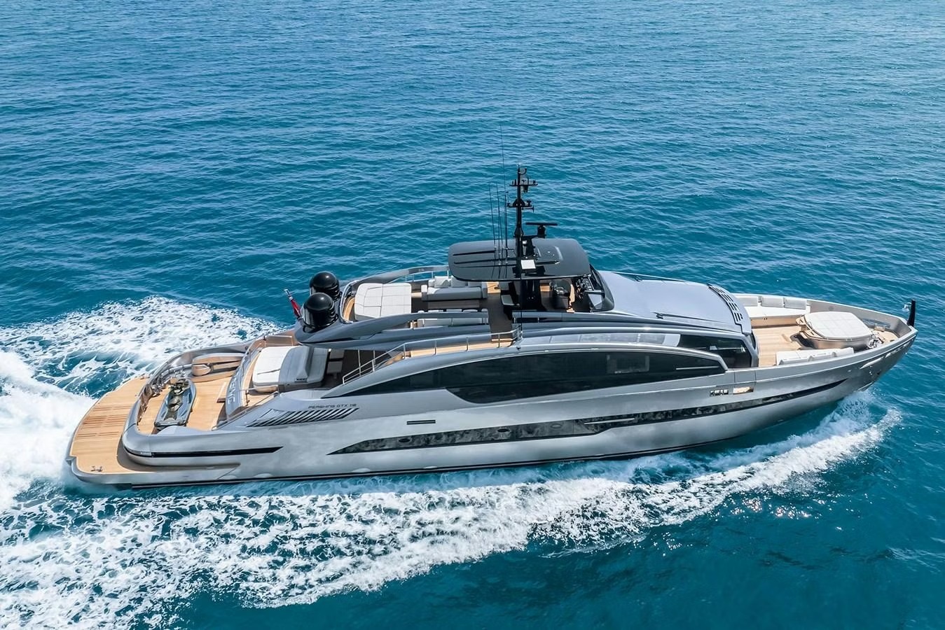 116 Pershing sport yacht
