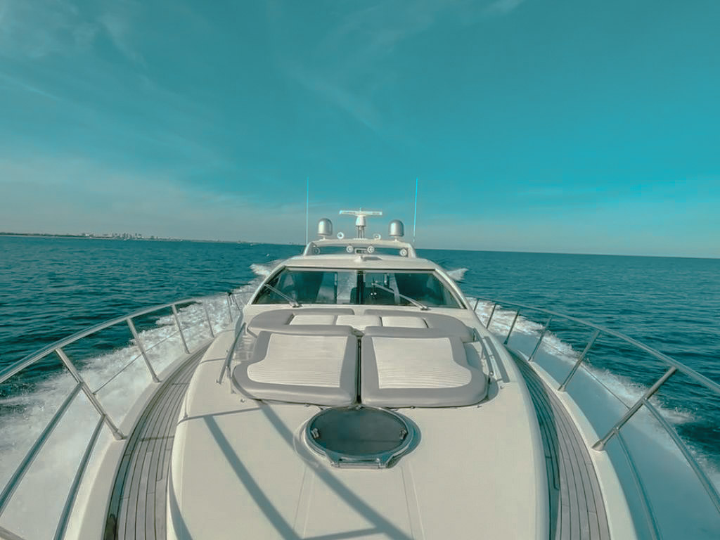 62 Azimut S interior living area