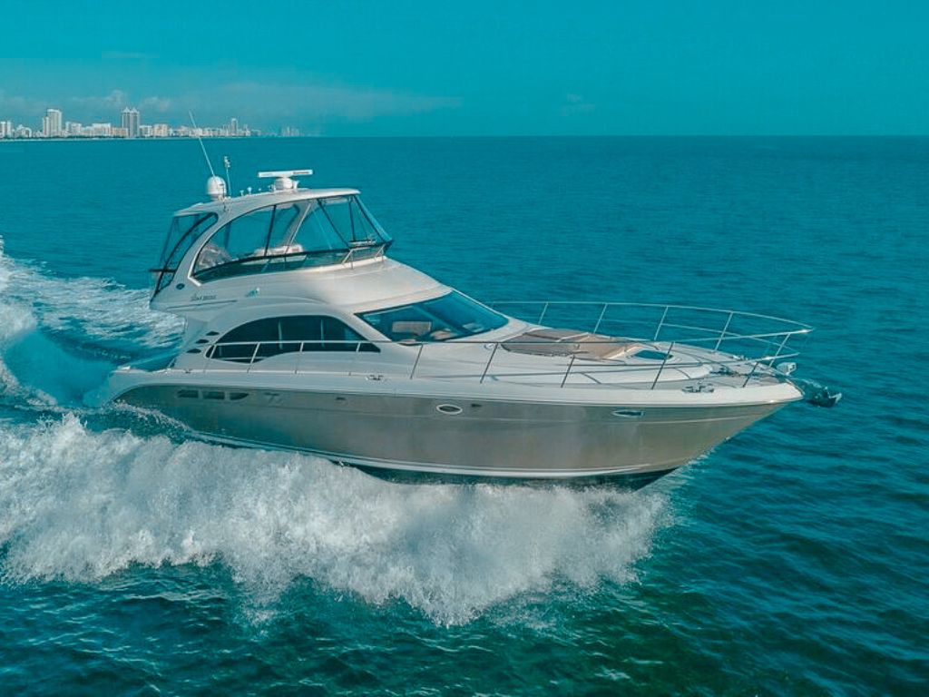 Luxurious 52ft Sea Ray yacht charter in Miami for a memorable cruise