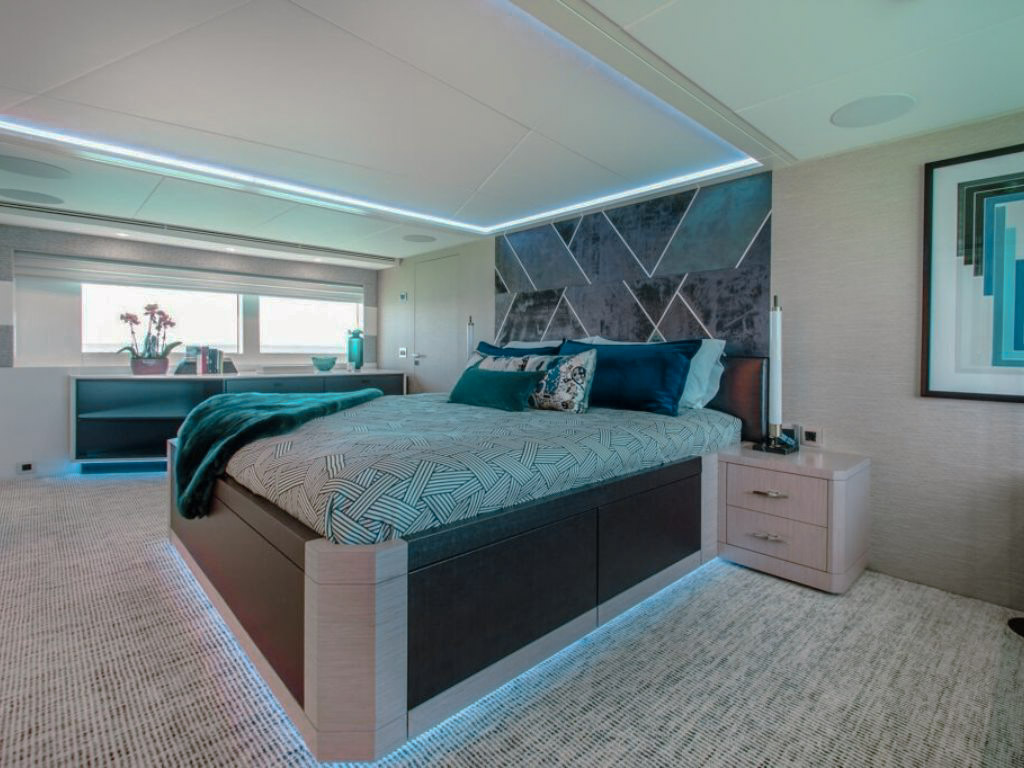 Dining table on the deck of the 104ft Mengi Yay yacht