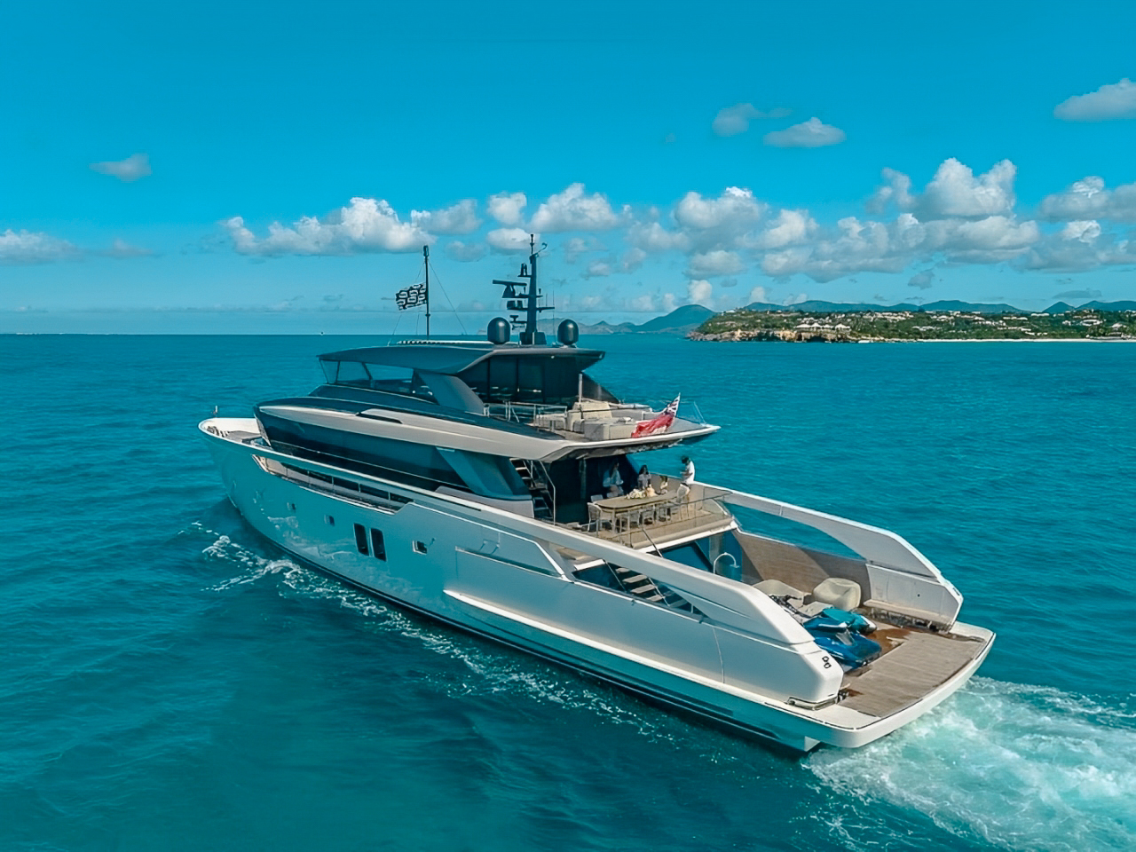 112 San Lorenzo yacht with city skyline in background