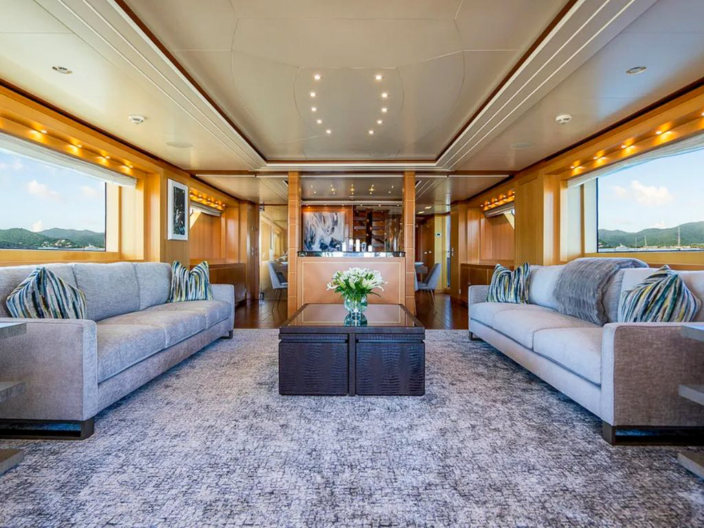 Close-up exterior of the 125 San Lorenzo yacht