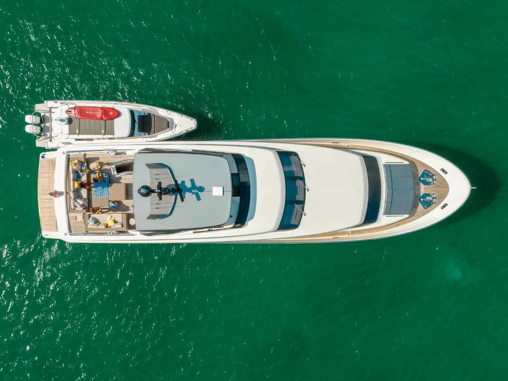Interior salon of the 97 San Lorenzo yacht