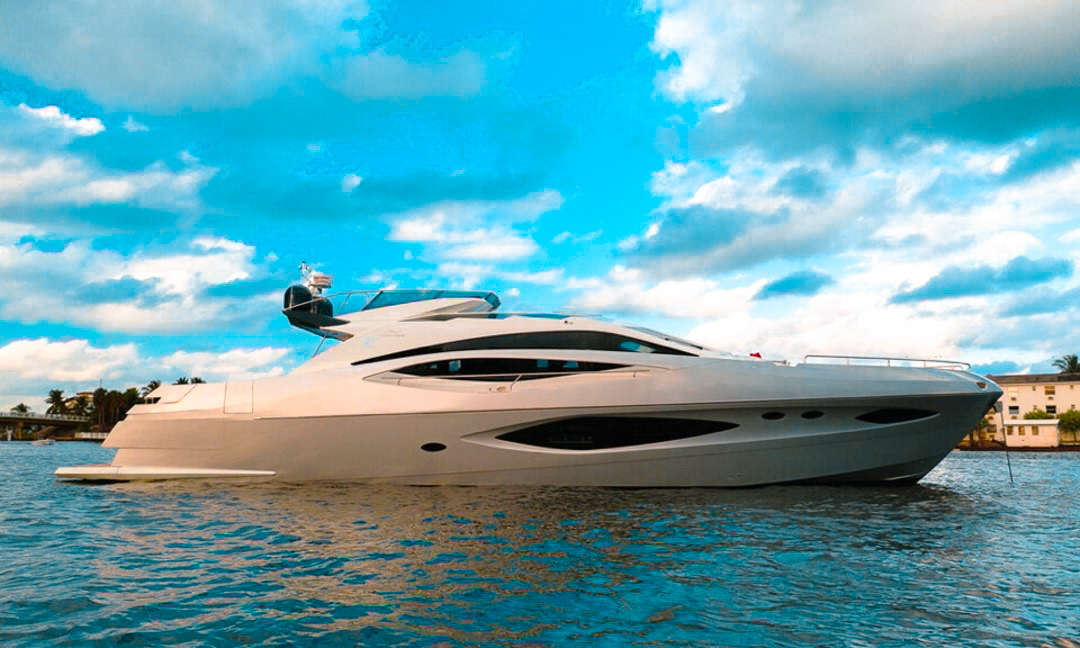 80 Numarine yacht deck lounge area