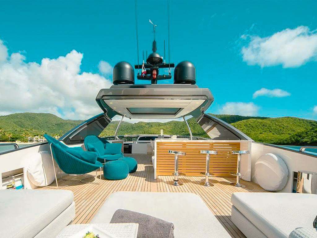 Interior salon of the 87 San Lorenzo yacht