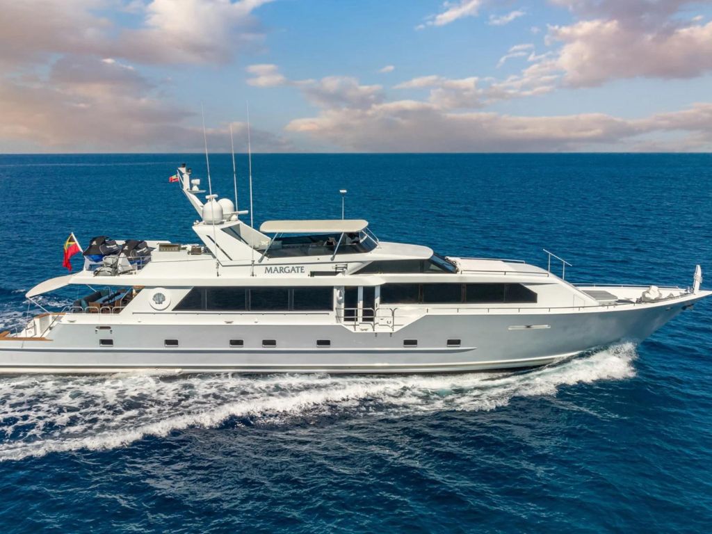 111 Broward yacht jacuzzi on deck