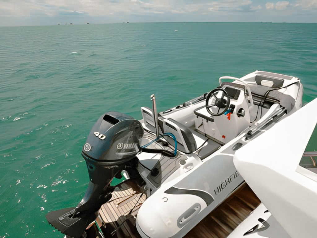 Master cabin of the 60 Azimut II yacht with a large bed