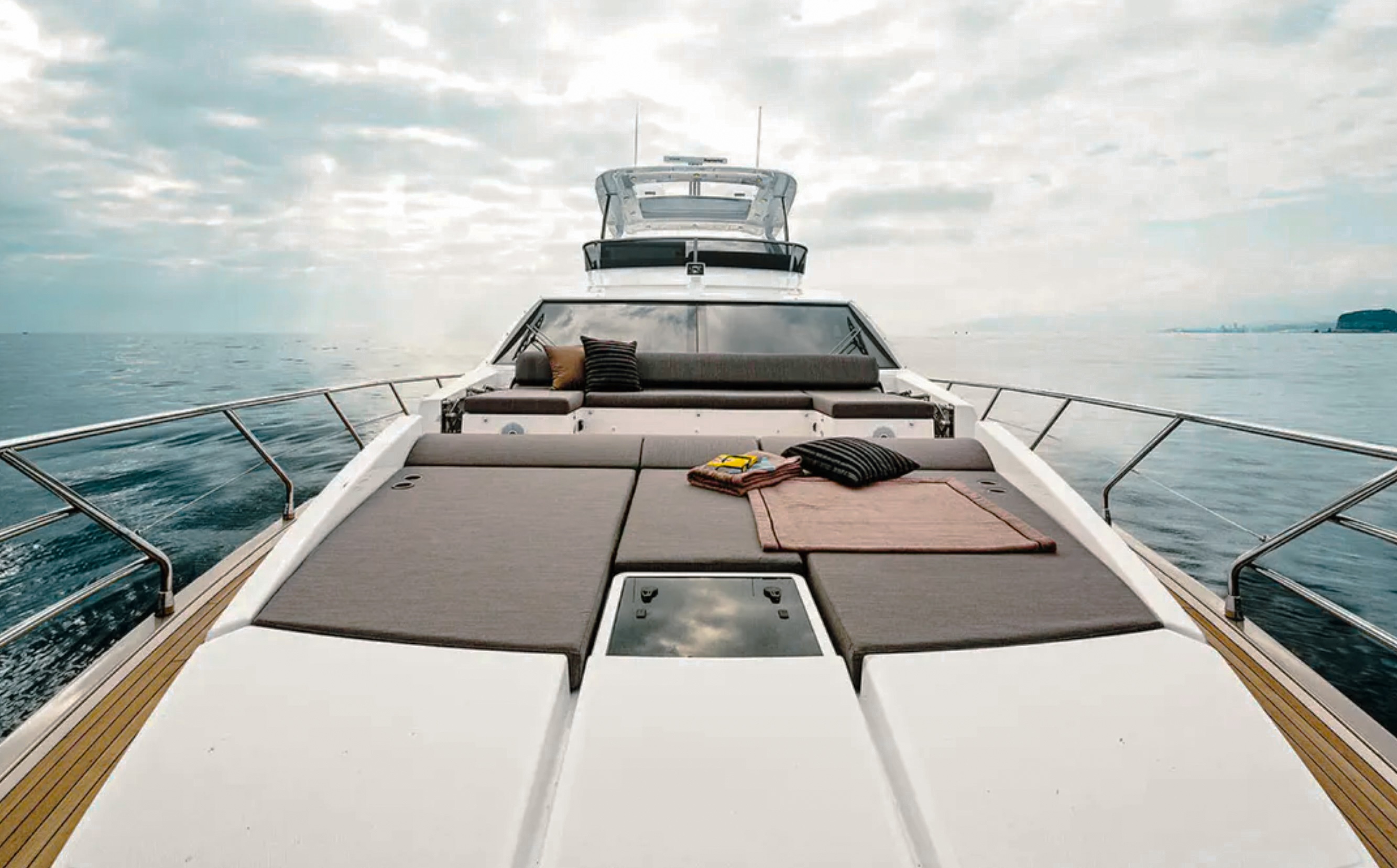 Side view of the 68 Azimut III yacht in Miami