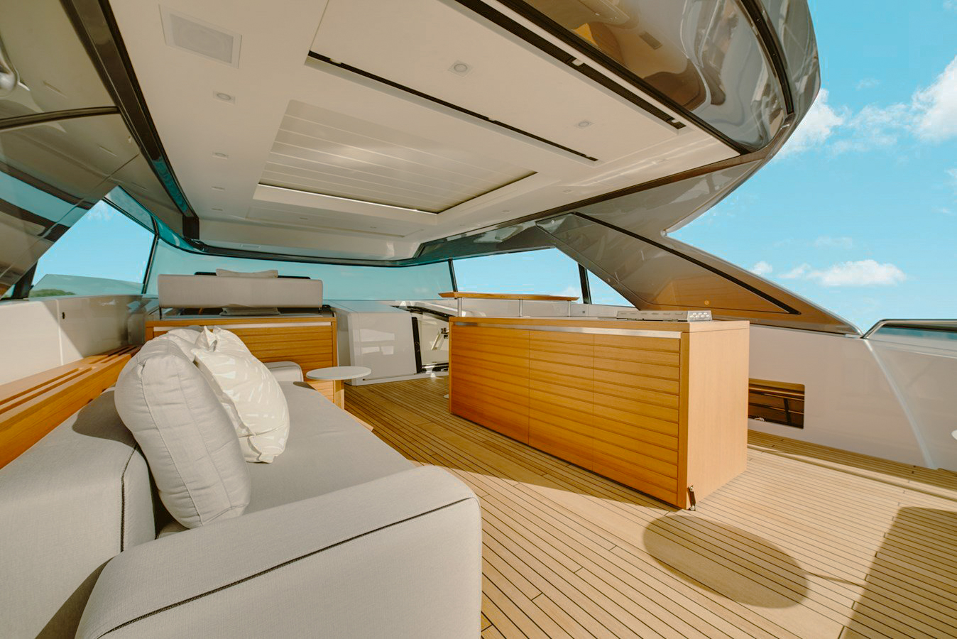 Interior salon of the 76 San Lorenzo yacht