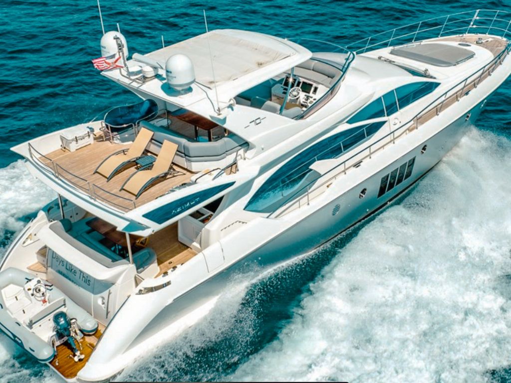70 Azimut III main deck lounge area
