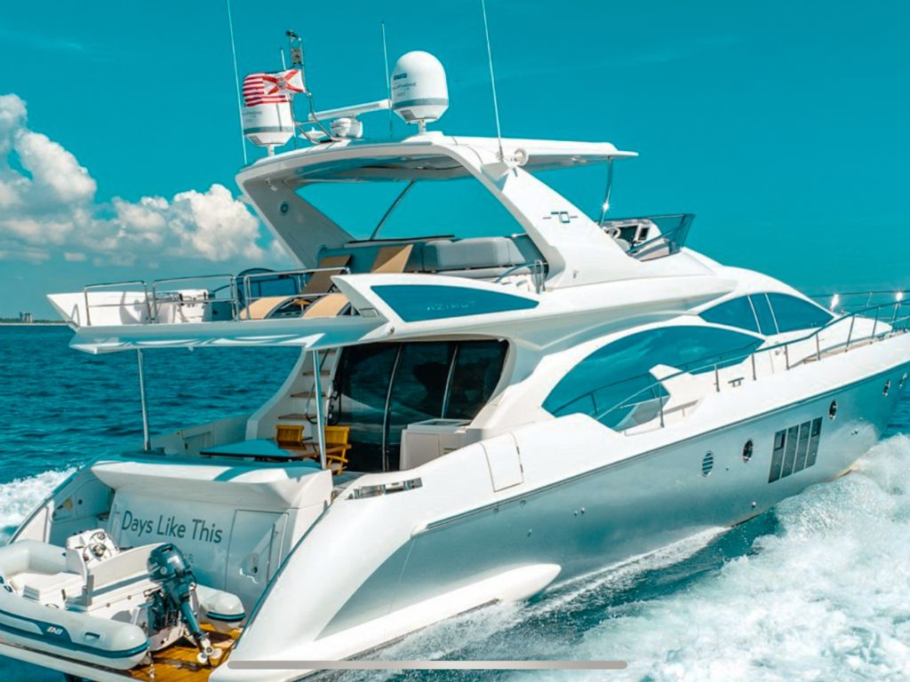 70 Azimut III rear deck and seating area