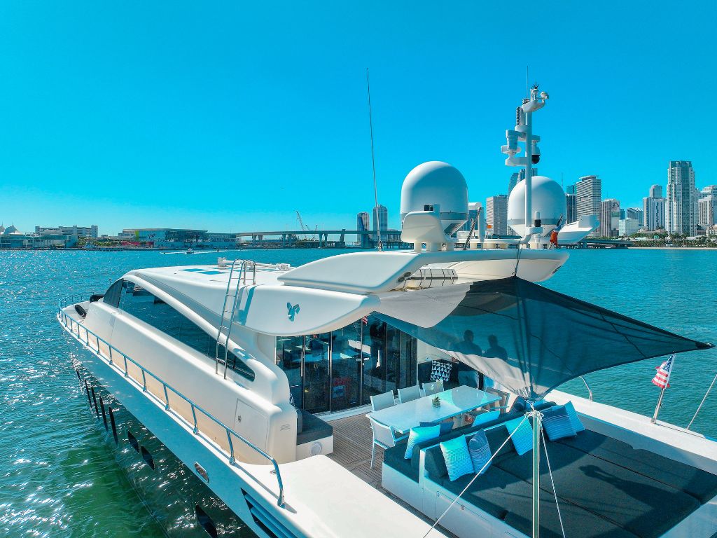 100 Leopard yacht aft deck dining area