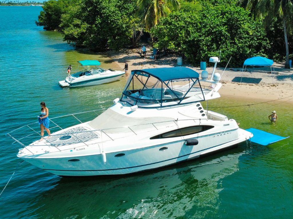 Brand new 42ft Regal yacht ready for charter in sunny Miami waters