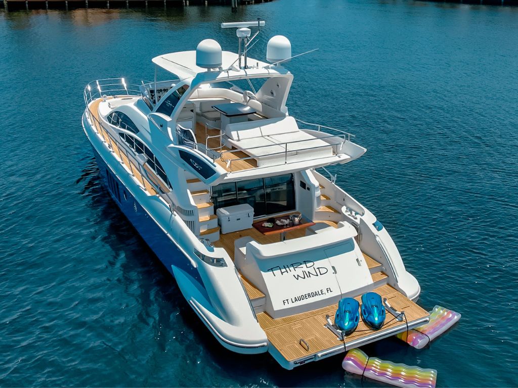 Front deck of the 64 Azimut with sunpads