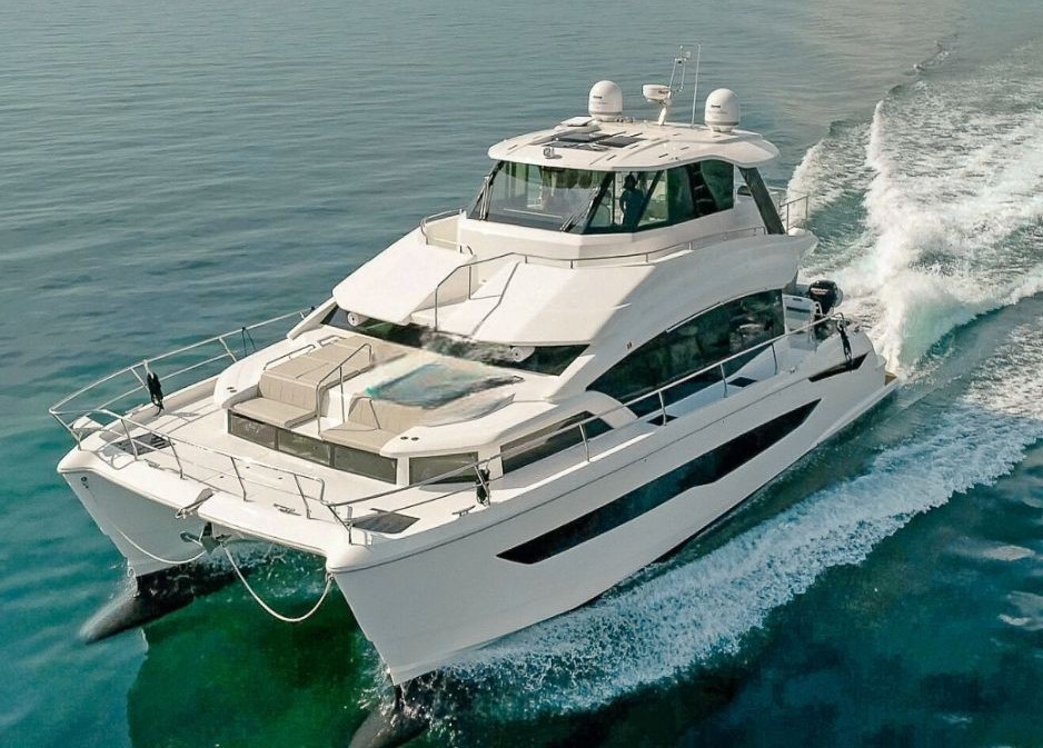 Interior salon area of the 54 Aquila with seating