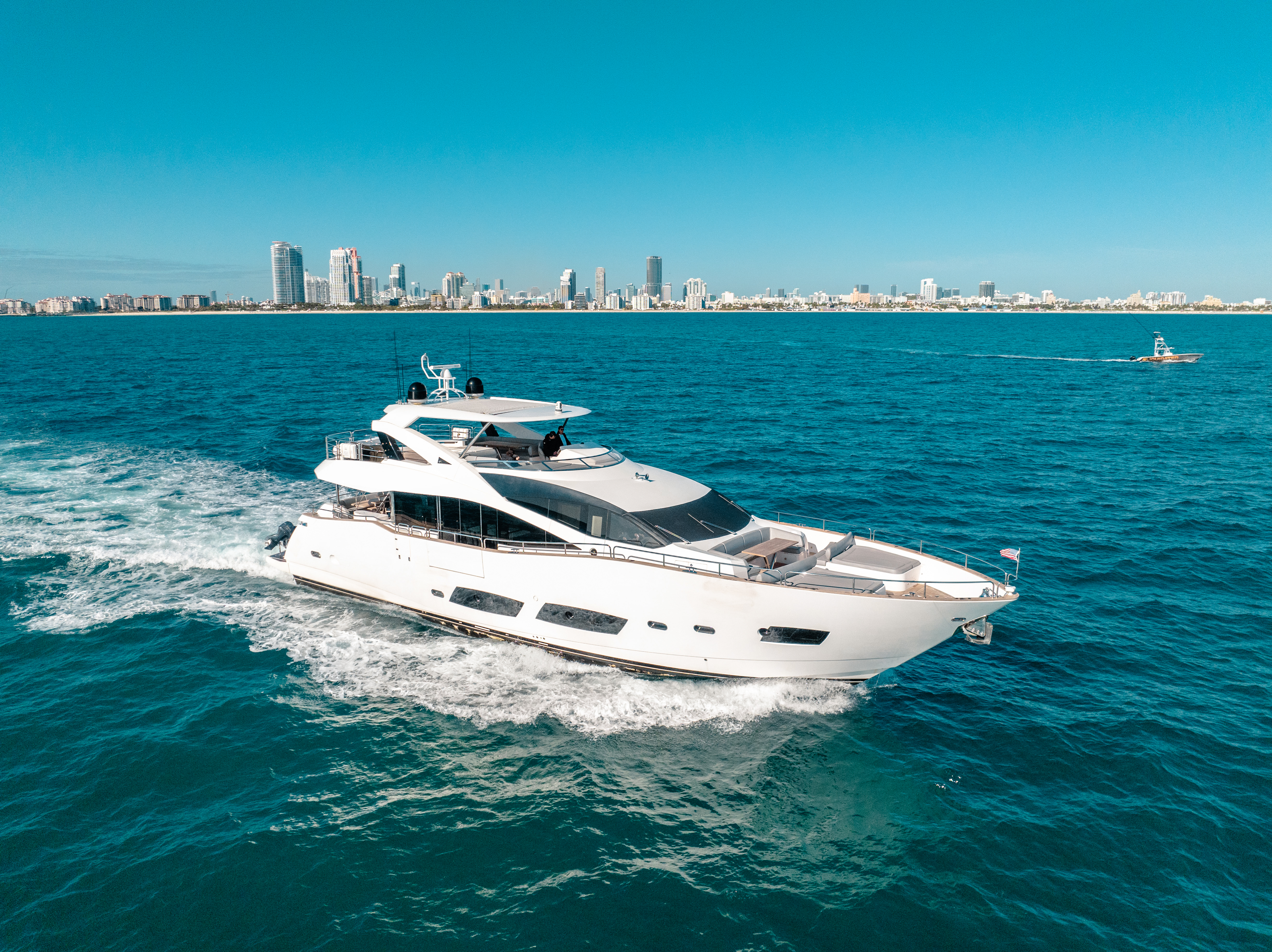 92 Sunseeker yacht master cabin