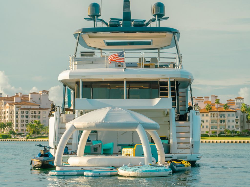 88 Sirena foredeck with lounge area and jacuzzi