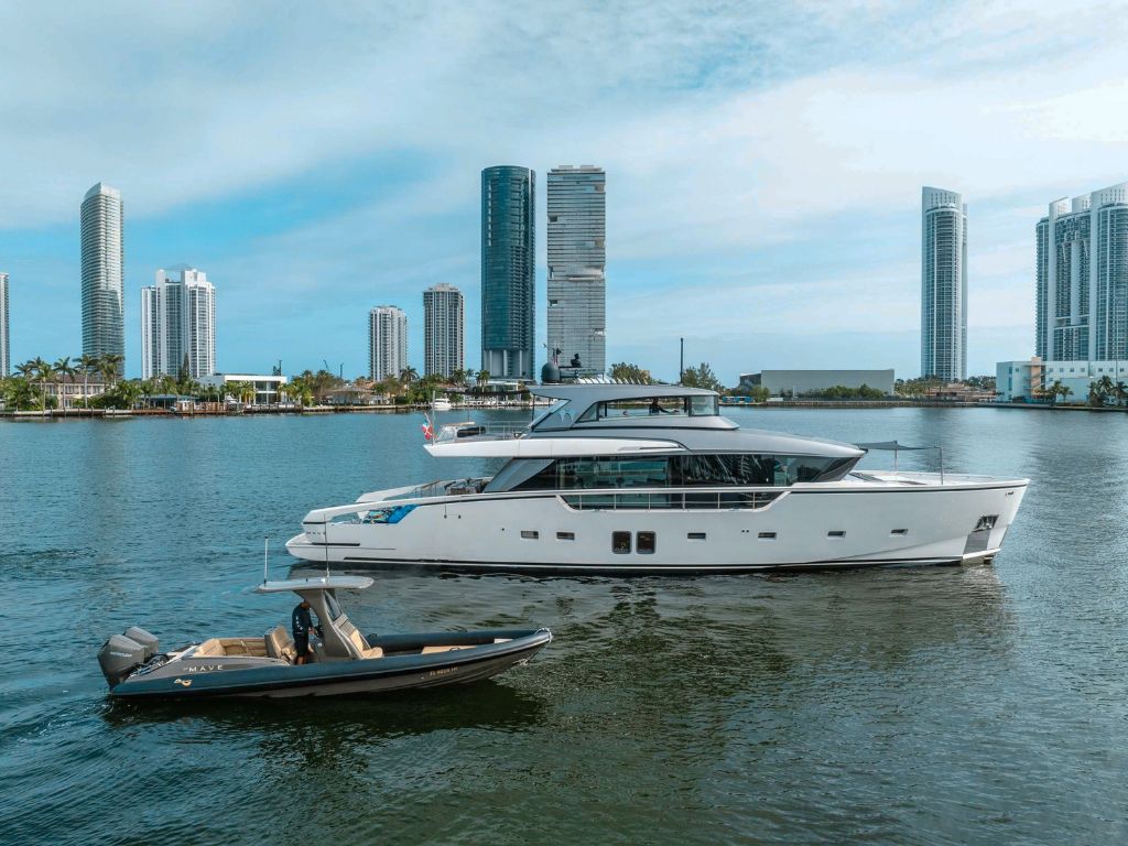 Exterior view of 87 San Lorenzo II yacht