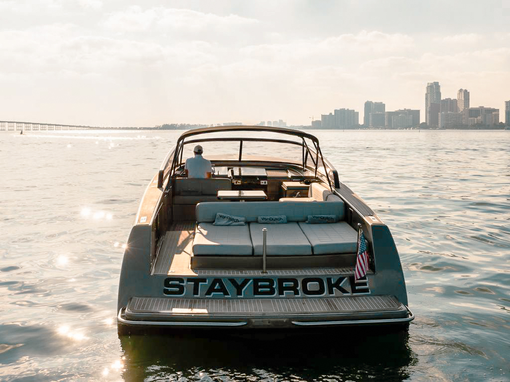 Rear view of 40 Vandutch IV yacht with swim platform