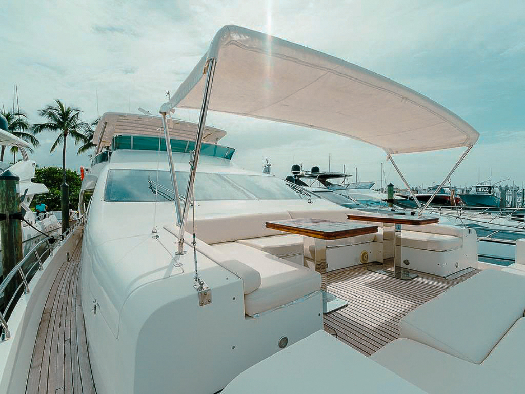 Deck space on the 85 Azimut II with seating