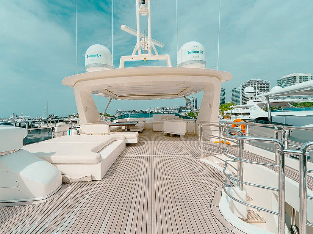 Interior salon of the 85 Azimut II yacht