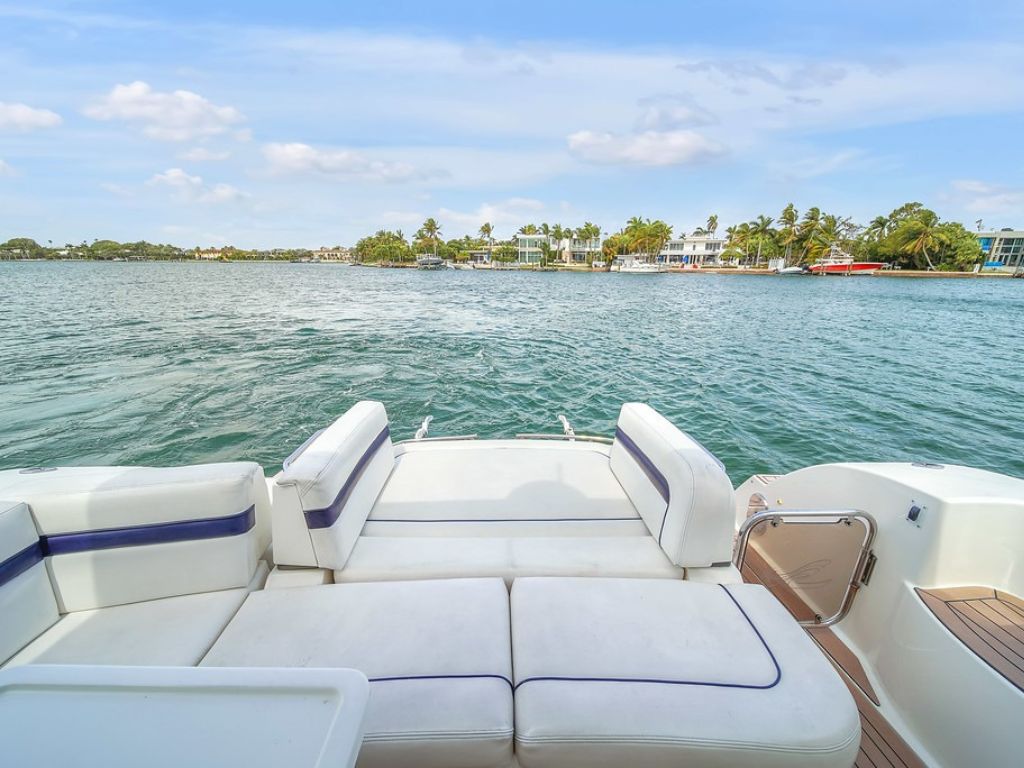 Side view of the 47 Sea Ray yacht cutting through blue water
