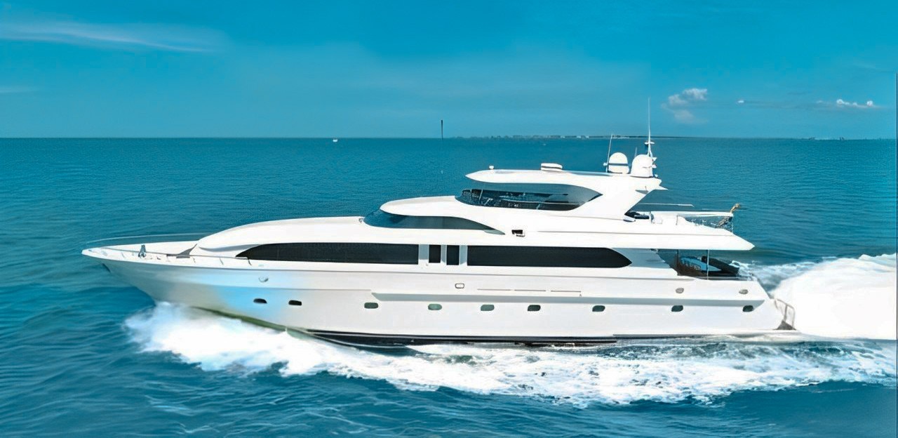 104 Intermarine motor yacht with jacuzzi for private Caribbean charter
