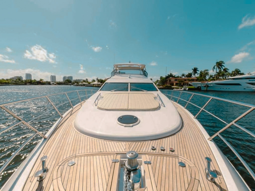 Interior salon of 70 Azimut I yacht