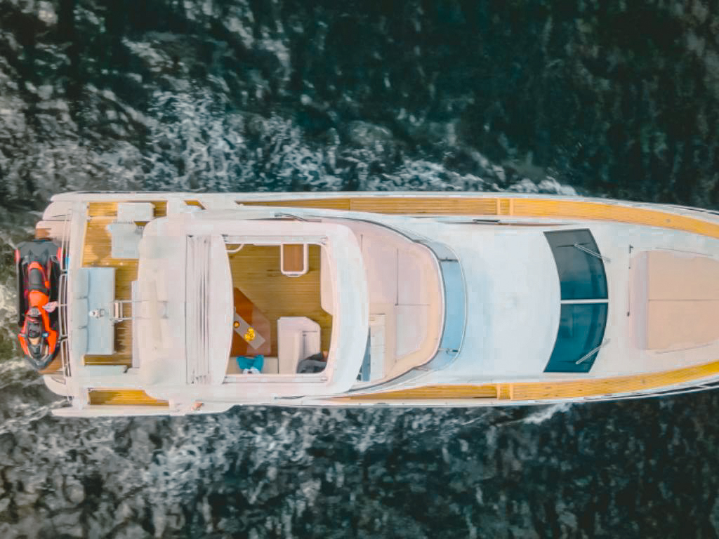 Aft deck of 70 Azimut I with seating
