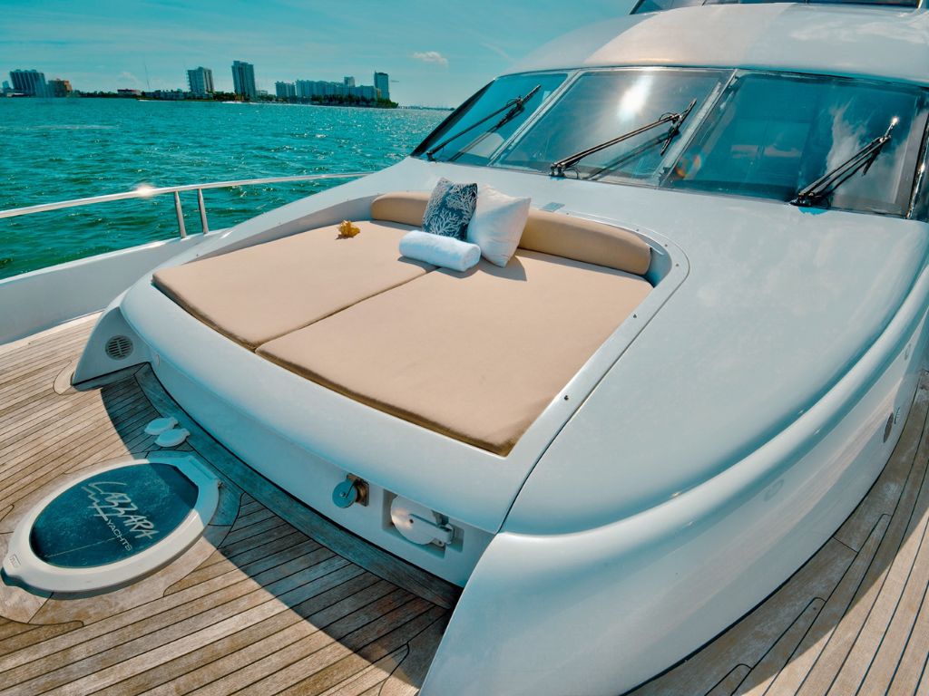 84 Lazarra yacht at anchor near Miami