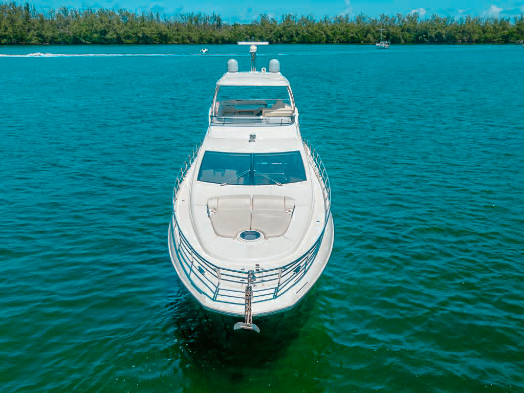 Catamaran and motor yacht comparison: choose your ideal luxury charter with YATR.